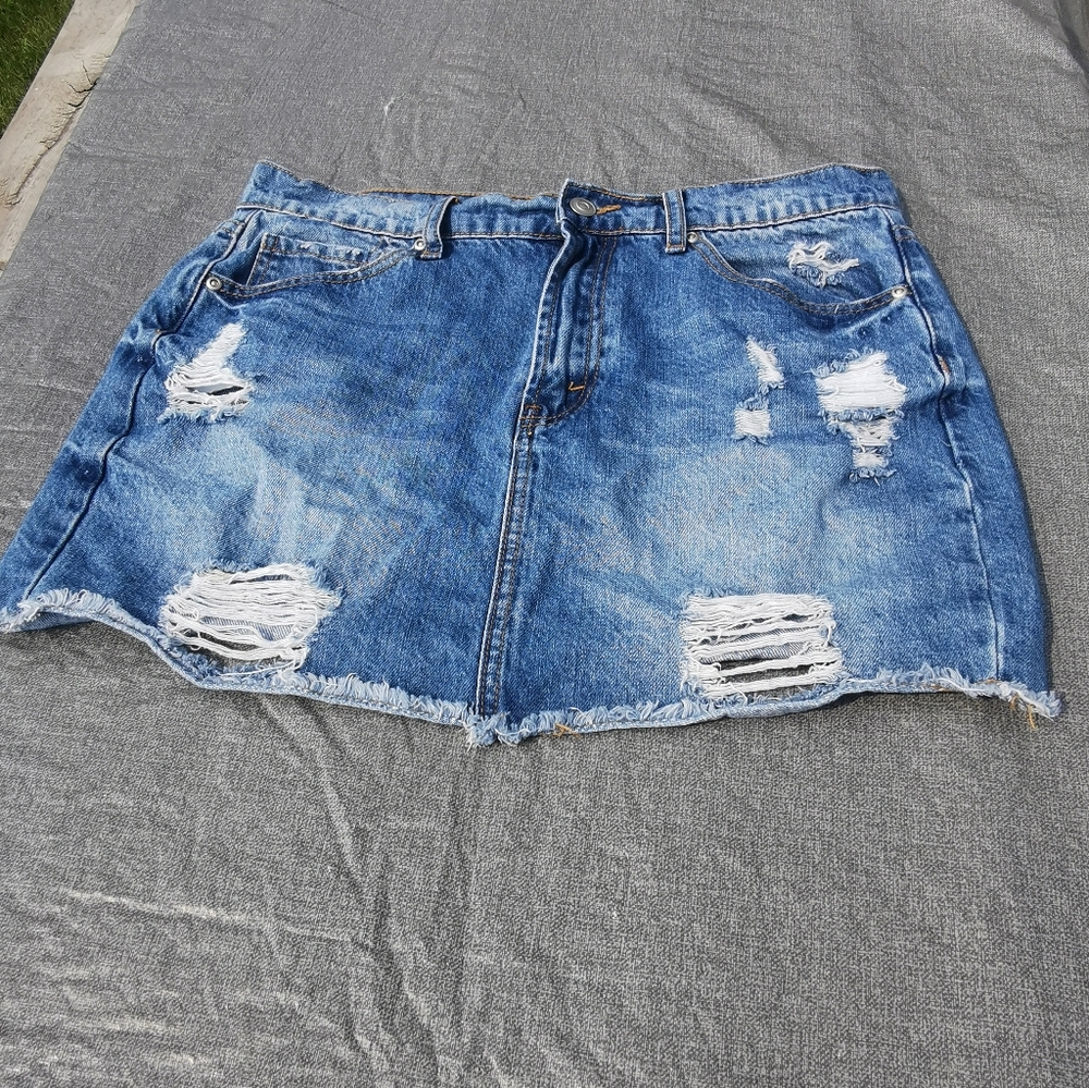 FOREVER 21 distressed blue jean skirt size 30  yellow gold thread